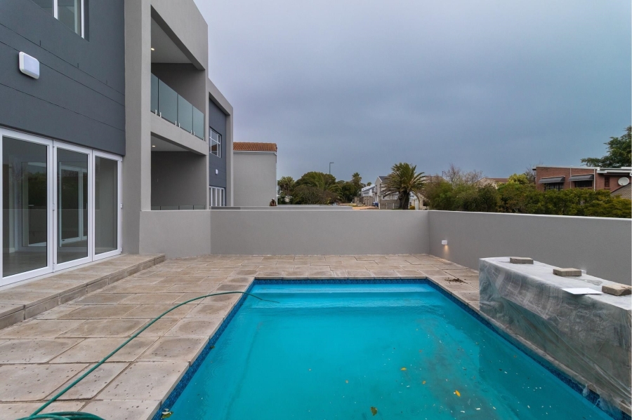 4 Bedroom Property for Sale in Flamingo Vlei Western Cape